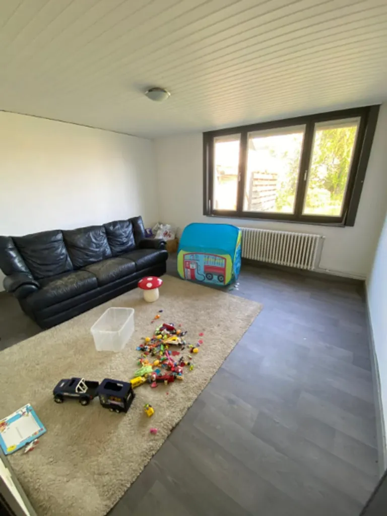 Elutuba - Versatile House with Commercial Space in Sijsele