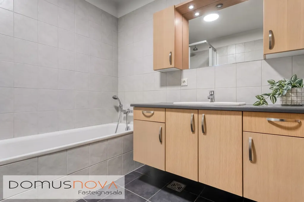 Salles de bain - Two-Bedroom Apartment with Balcony in Akranes