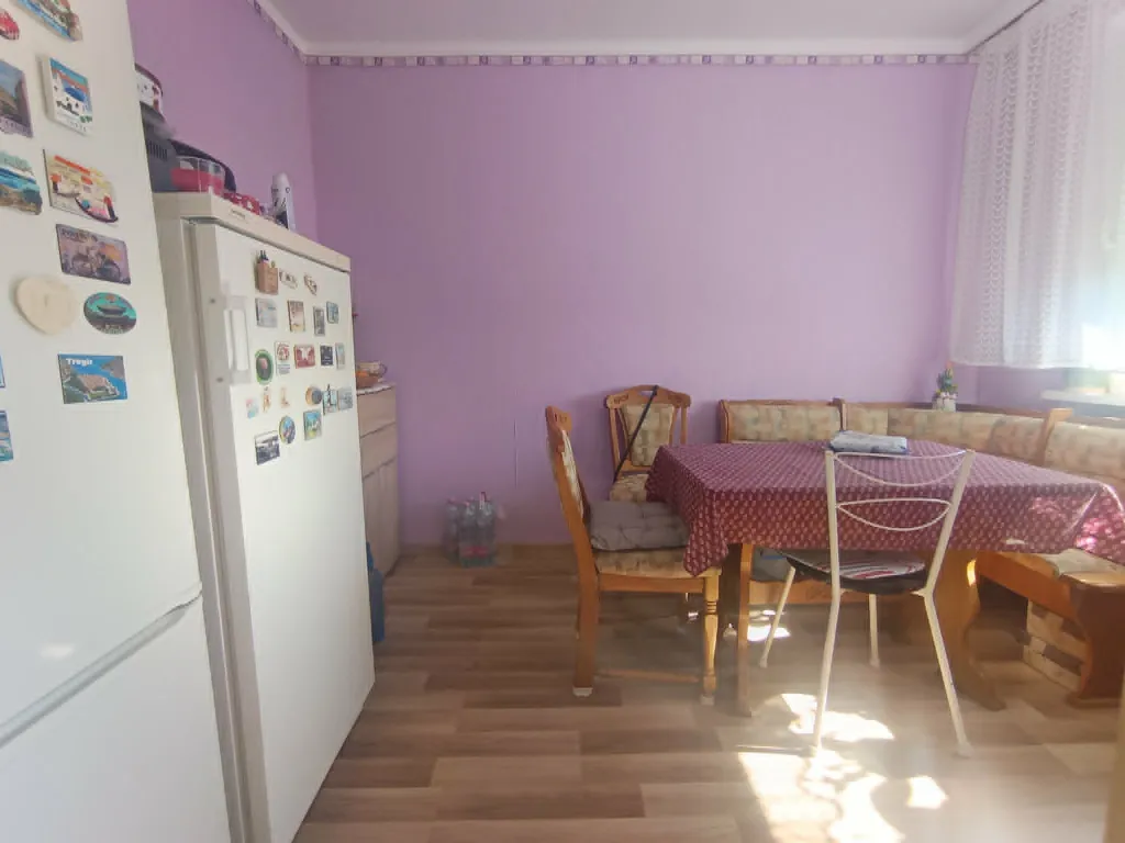 Söögituba - Three-Bedroom Panel Flat in Oroszlány
