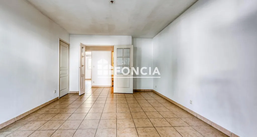 Toad - 2-Bedroom Flat with Terrace in Calm Setting