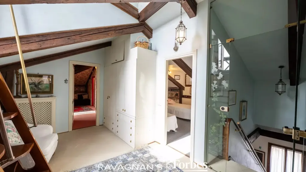 Rooms - 10-Room Apartment with Canal View in Venice