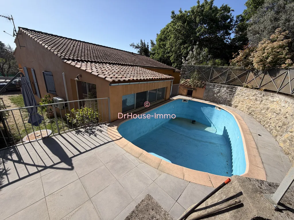 Piscine - Maison avec Piscine et Garage à Salindres