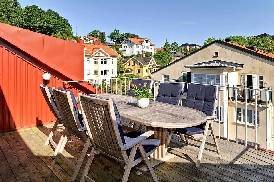 Terrass - Corner Flat with High Ceilings in Göteborg