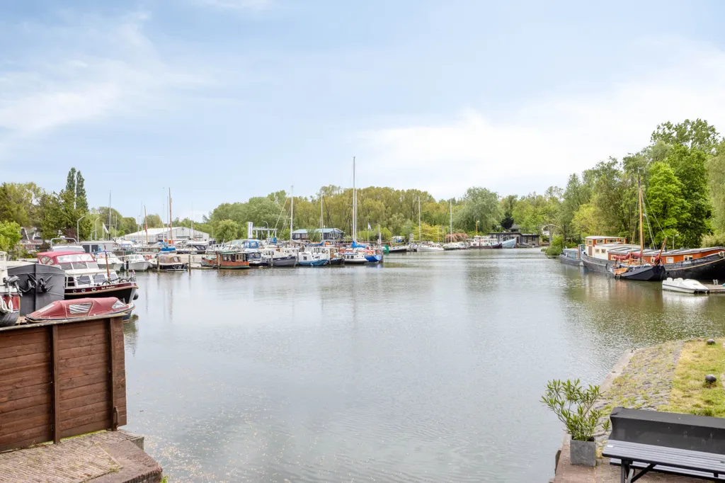 3 magamistoaga maja asukohas Amsterdam