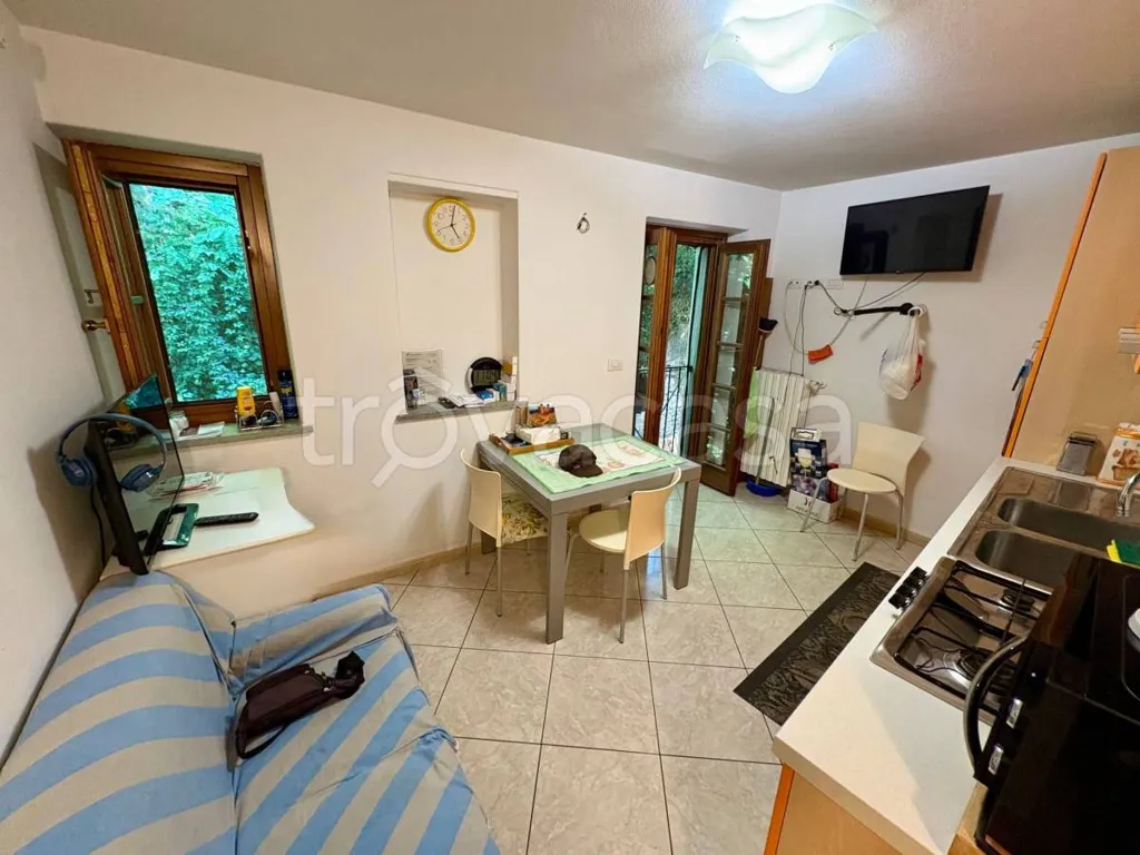 Cucina - Recently Refined Apartment with Central Location in Fossano