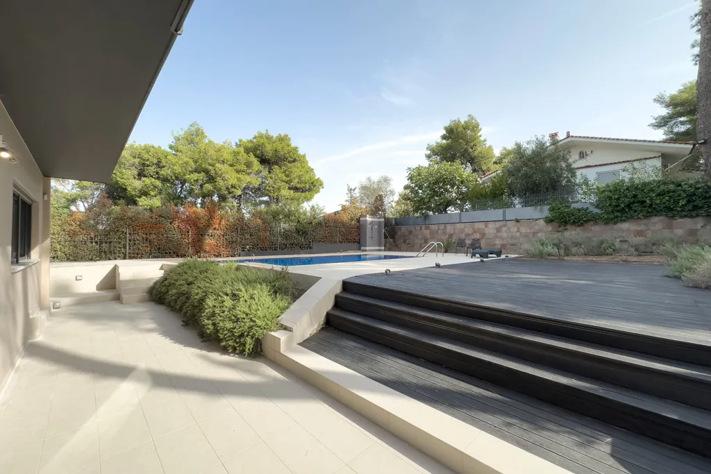 5-bedroom house in Athens