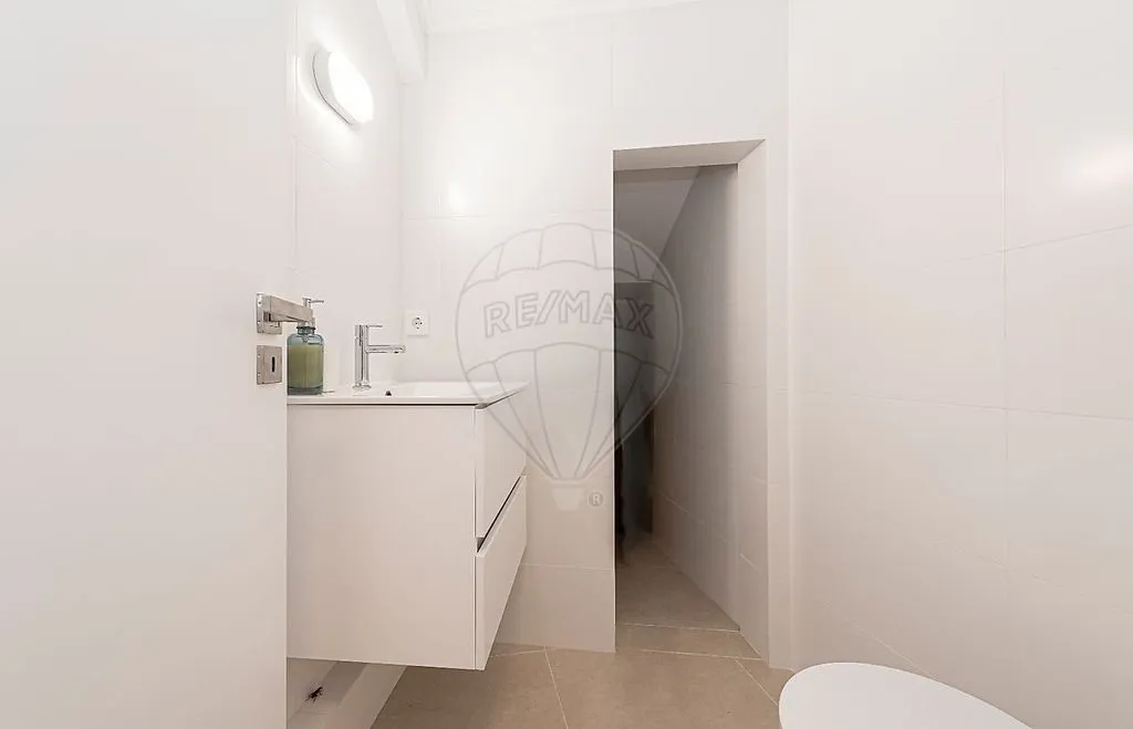 Bathrooms - Luxury Villa with Ocean View in Cascais