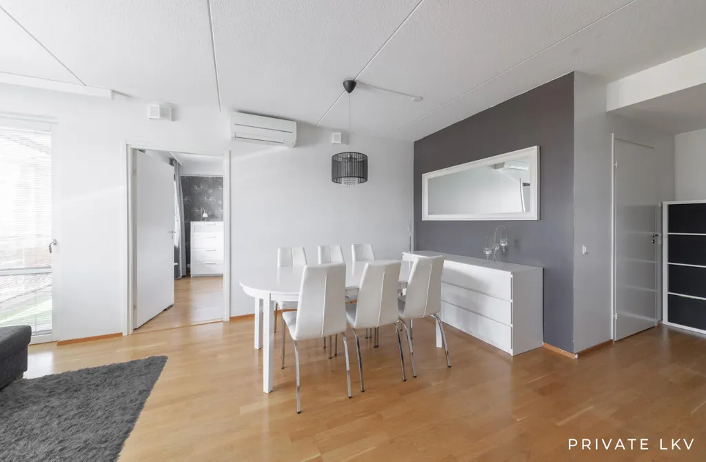 Salle à manger - 3-Bedroom Apartment with Balcony in Espoo Tuomarila