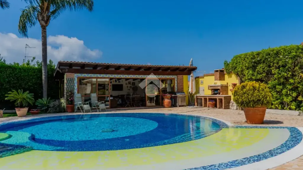 Bassein - Prestigious Villa with Private Pool in Ardea