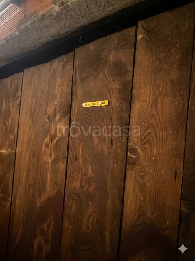 Rooms - Auction Apartment with Balcony in Turin