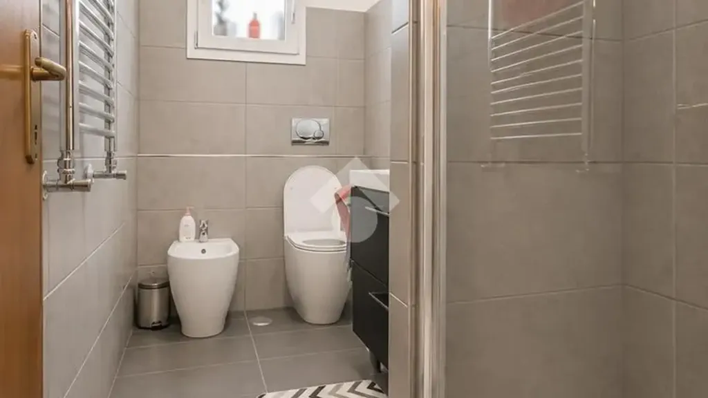 Salles de bain - Ground Floor Trilocale with Garden in Anzio