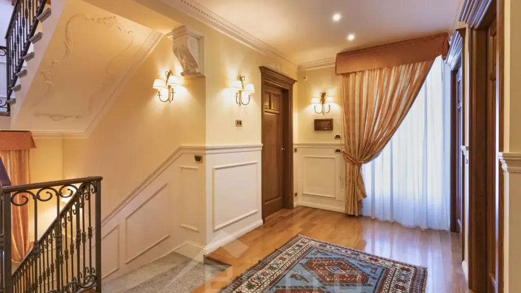 Pièces - Historic Villa with Central Location in Grignasco