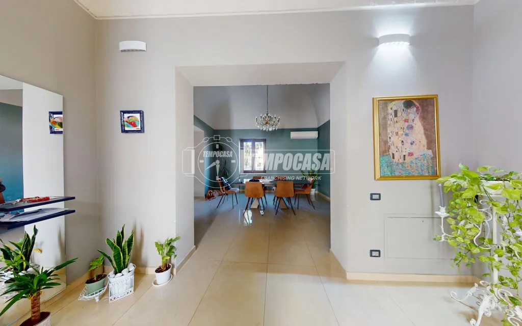 Esik - Duplex with Private Parking in Aversa
