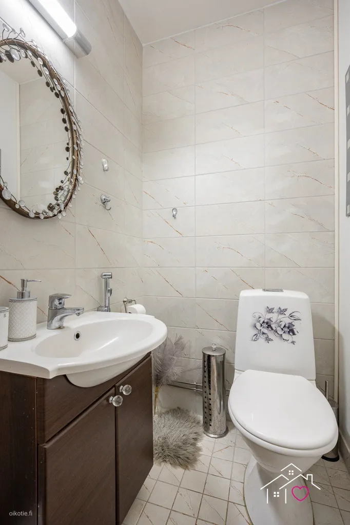 Bathrooms - Flat with Glazed Balcony in Riutoja