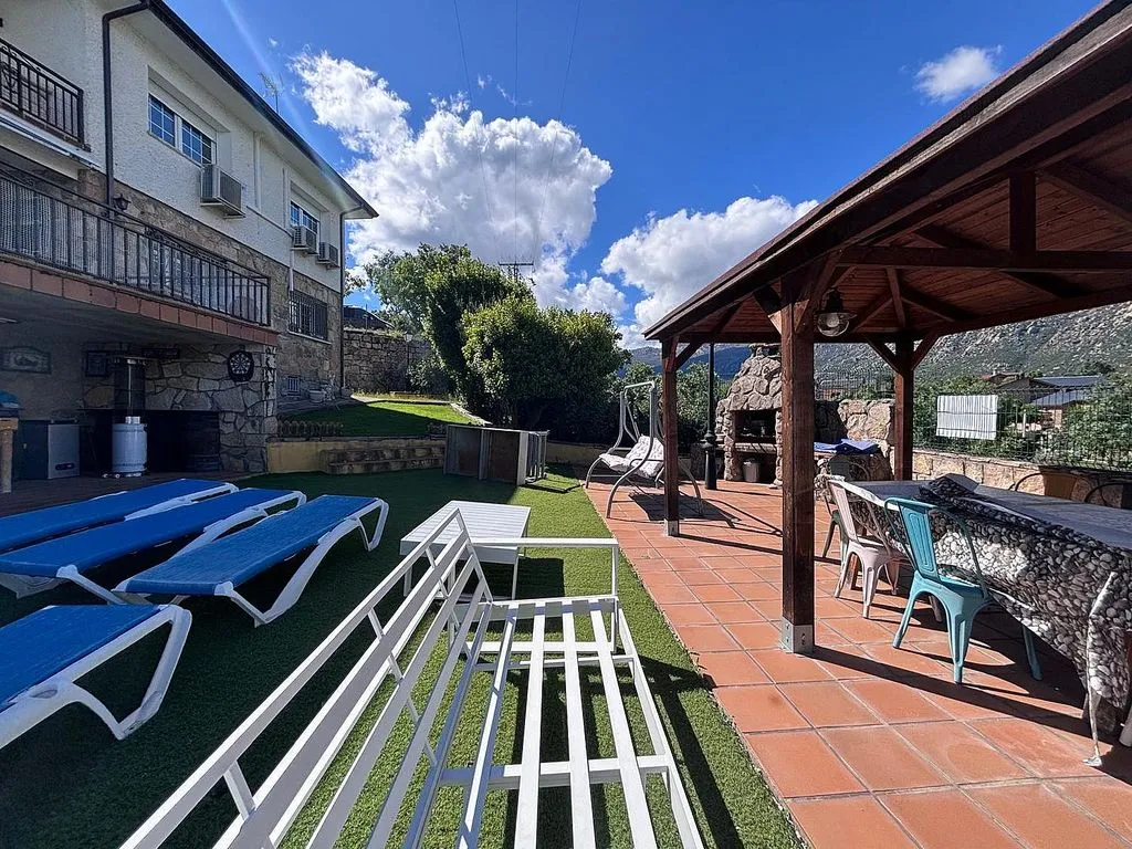 Terrace - Chalet with Pool and Terrace in El Boalo