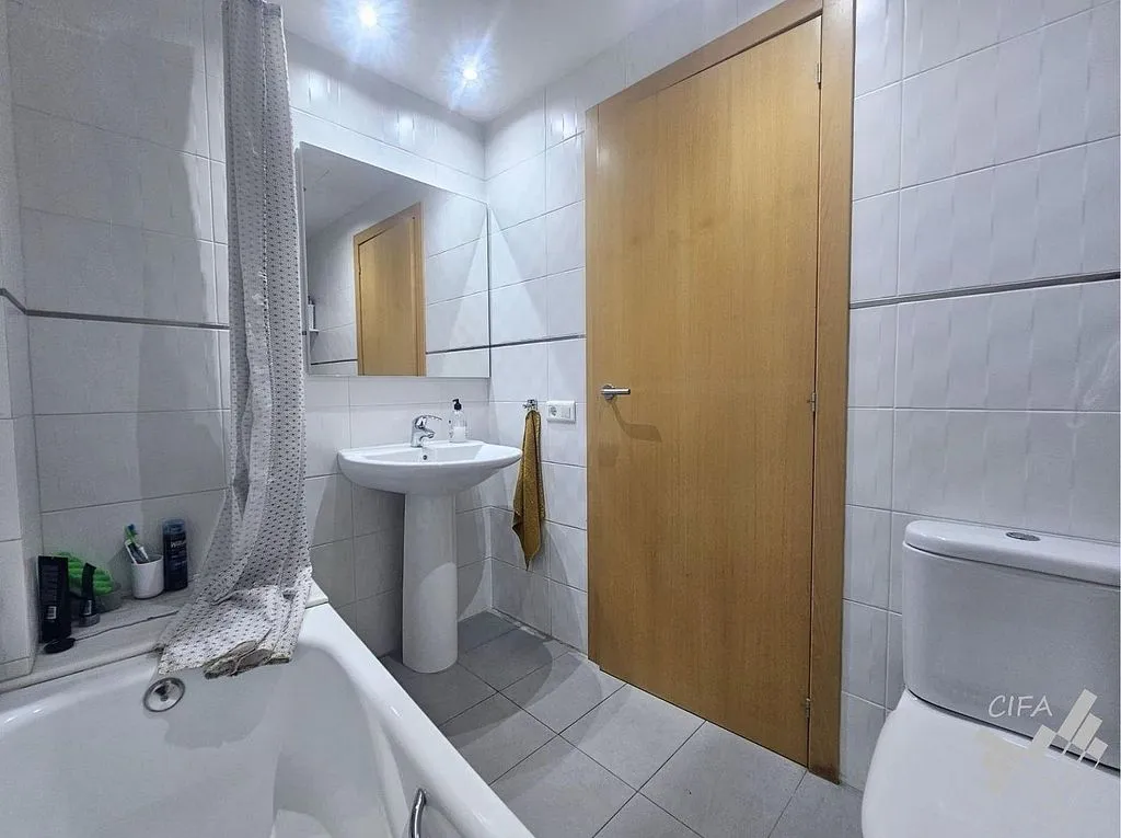 Salles de bain - Duplex with Terrace and Balcony in Ulldecona