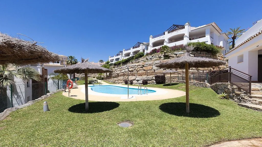 Piscina - Penthouse with Pool in Casares Costa