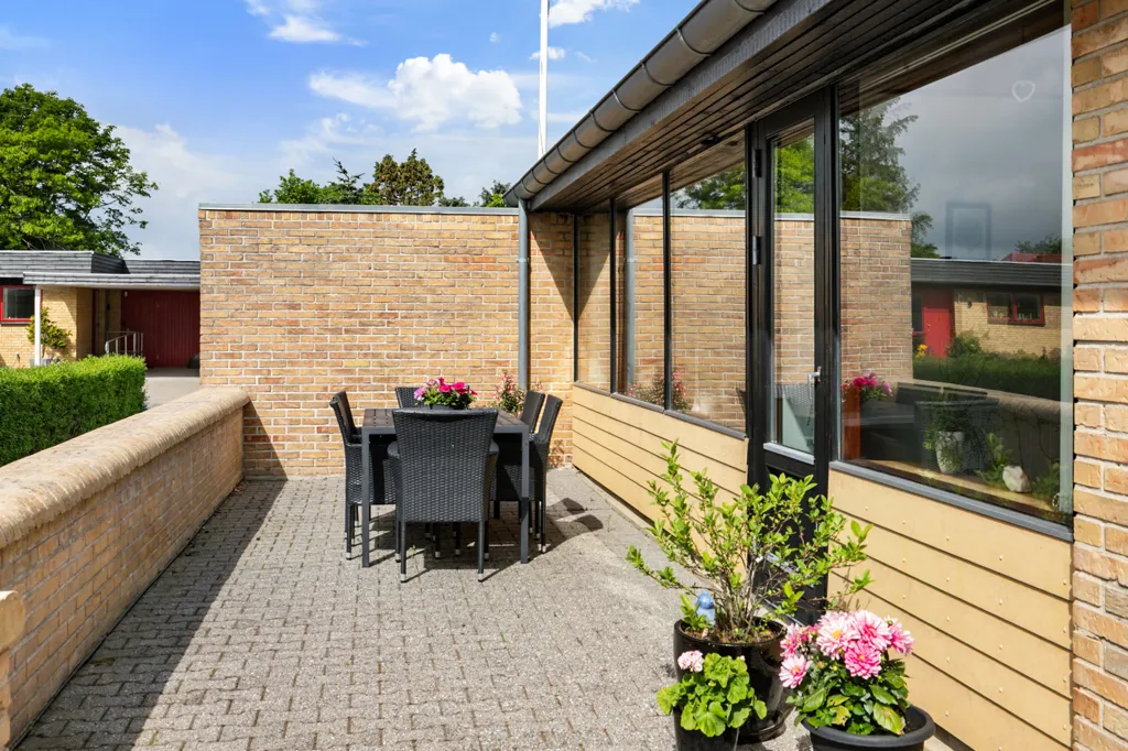 Terrasse - Gulston Villa with Central Location in Aabybro