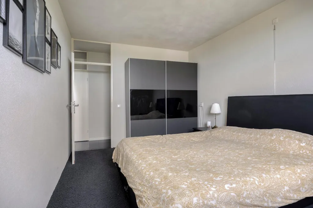 Magamistoad - 3-Bedroom Apartment with Balcony in Eindhoven