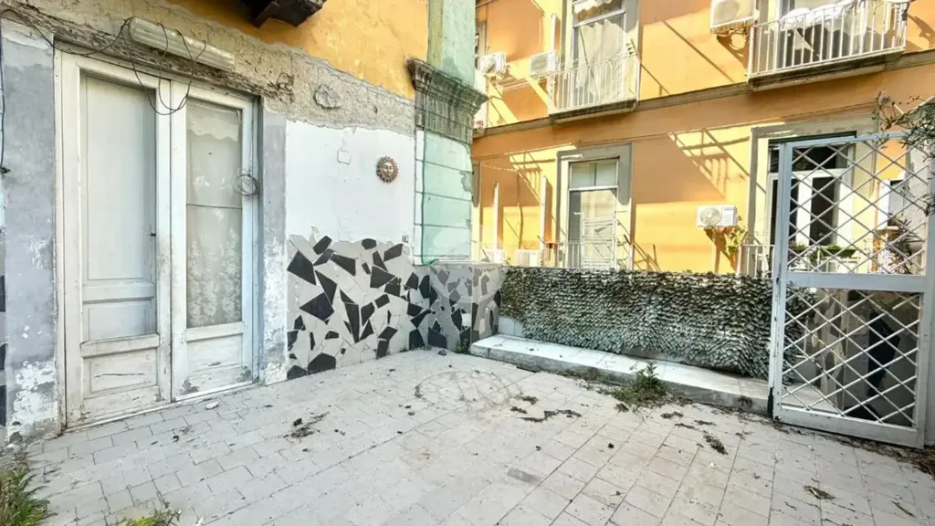 Jardin - 6-Room Apartment with Garden in Naples