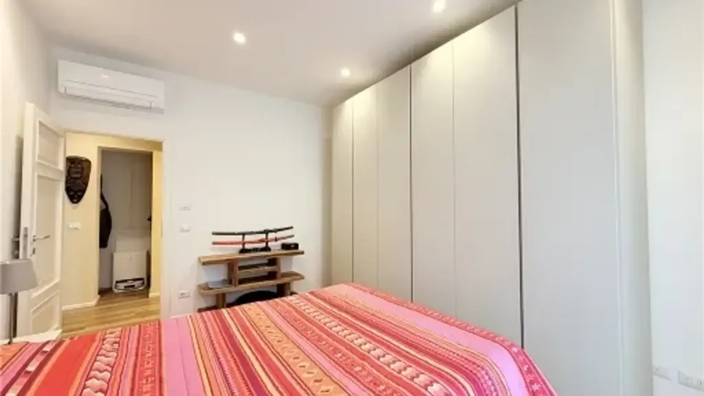 Chambres - Finely Refined 6-Bedroom Apartment in Florence