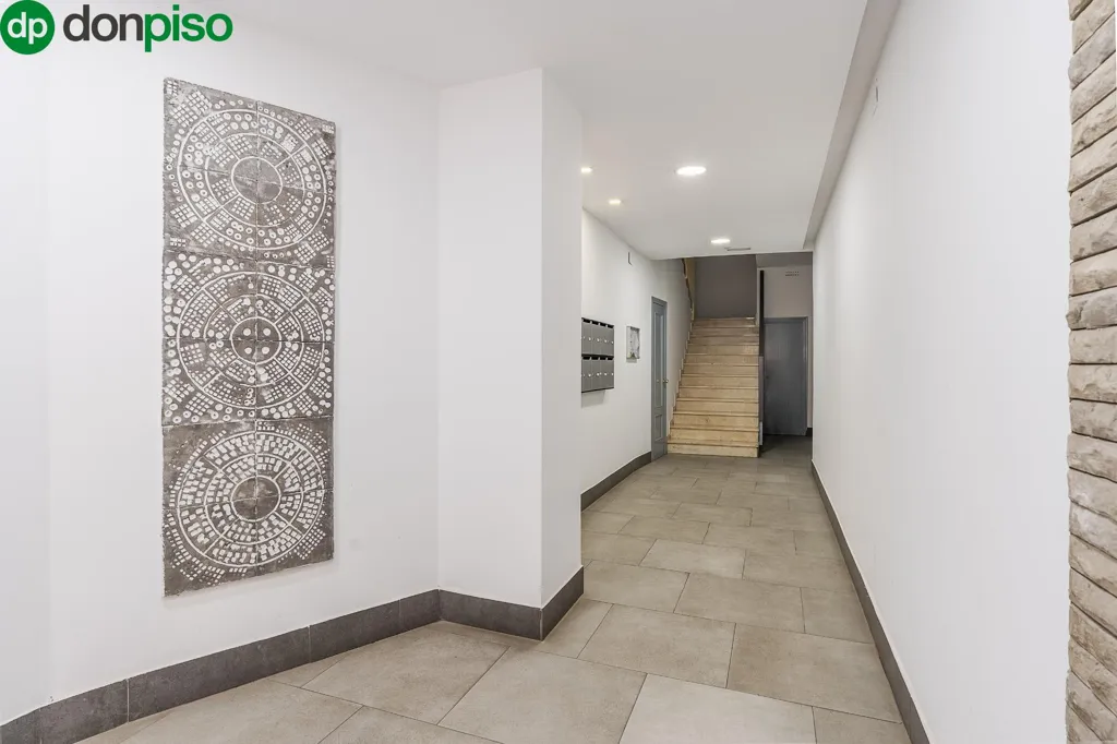 Entrée - 3-Bed Apartment with Balcony in Pajaritos, Granada