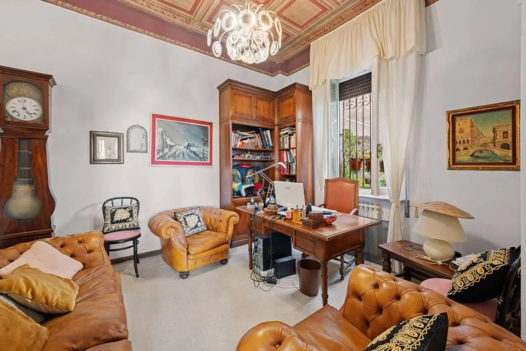Bureau - Historic Villa with Garden in Varazze