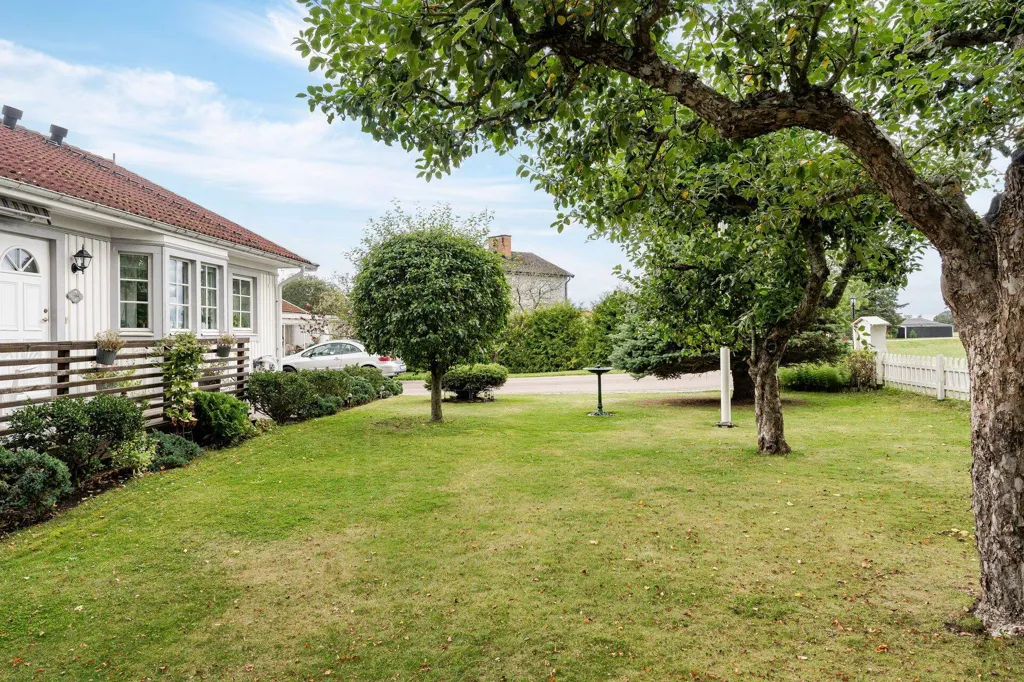 Garden - One-Storey Villa with Garden in Skara