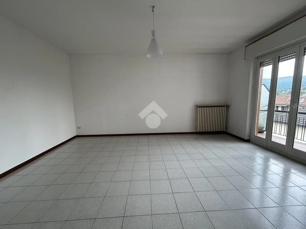 Elutuba - Quadrilocale with Balcony View in Sorisole
