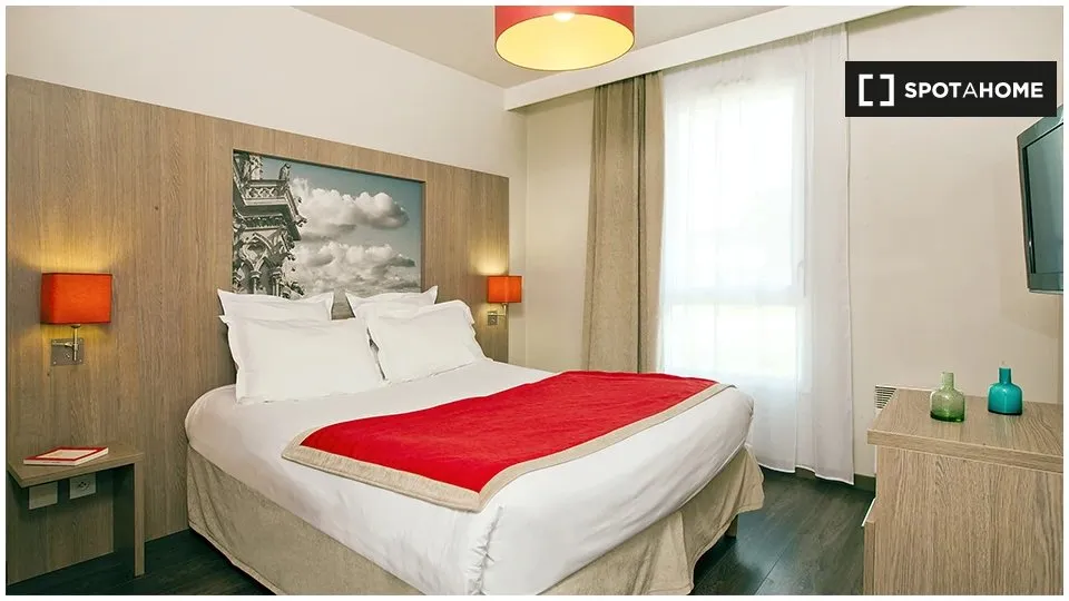 Chambres - Studio à Louer à Guyancourt, Paris