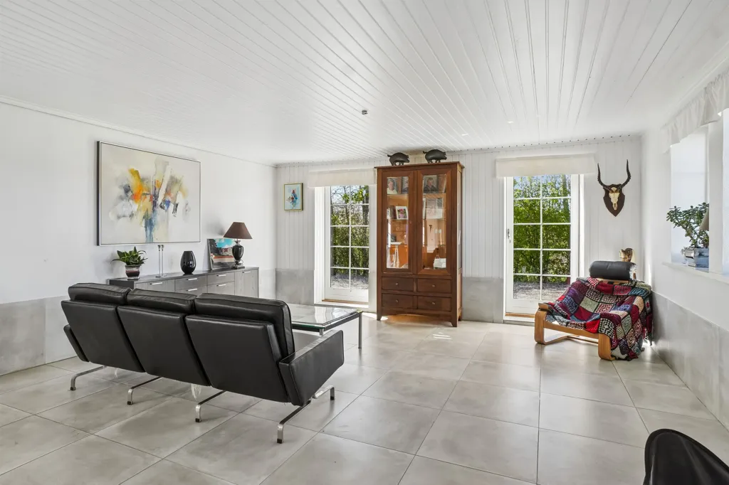 Elutuba - Mixed-Use Property with Kennel in Ruds Vedby