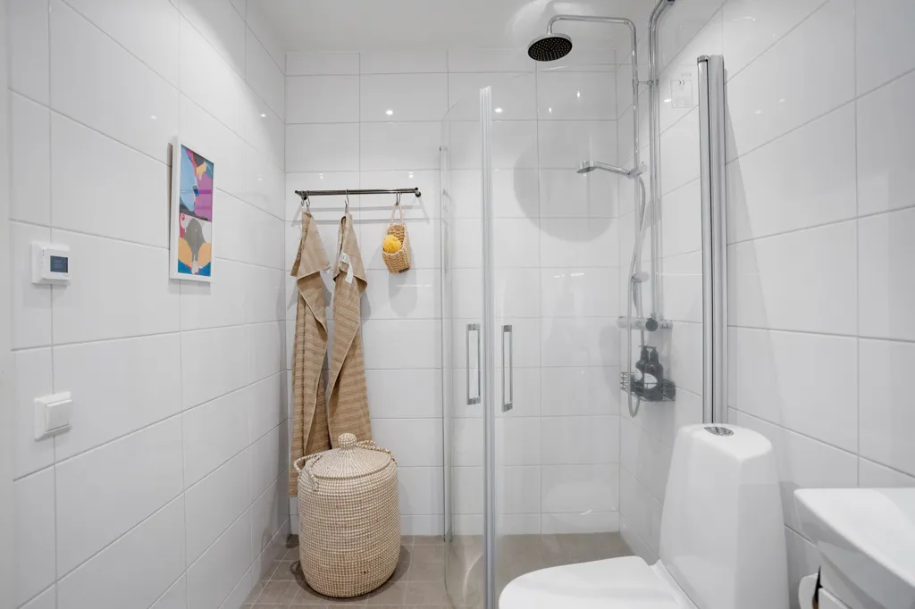 Bathrooms - Bostadsrätt with South-West Balcony in Teg