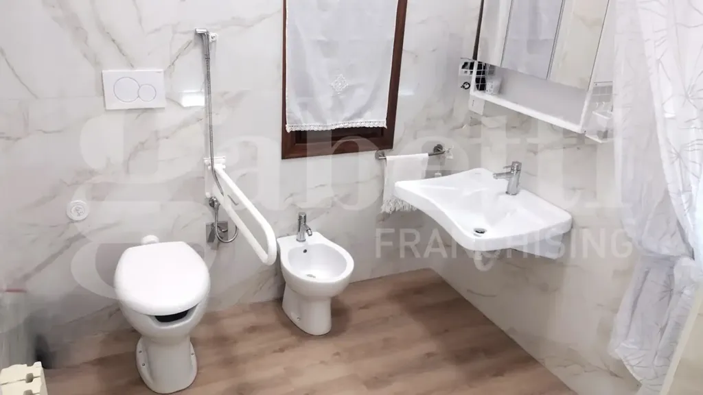 Vannitoad - Rear-Facing Apartment with Terrace in Chieti