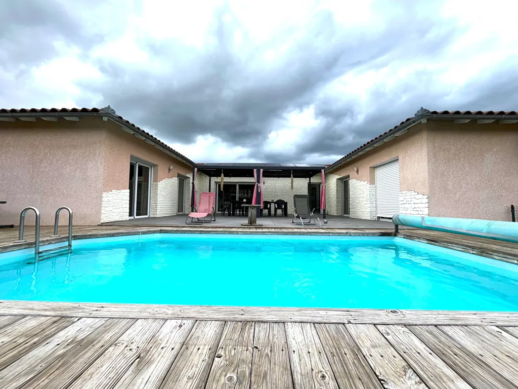 Piscine - Maison Moderne avec Piscine à Arpajon-sur-Cère