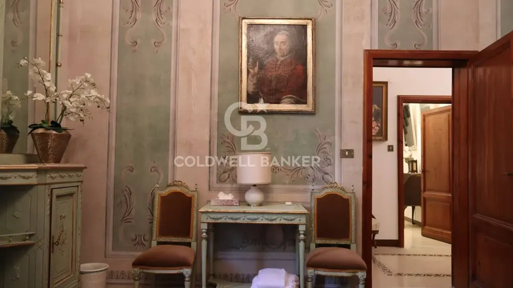 Esik - Historic Villa with Garden in Filottrano
