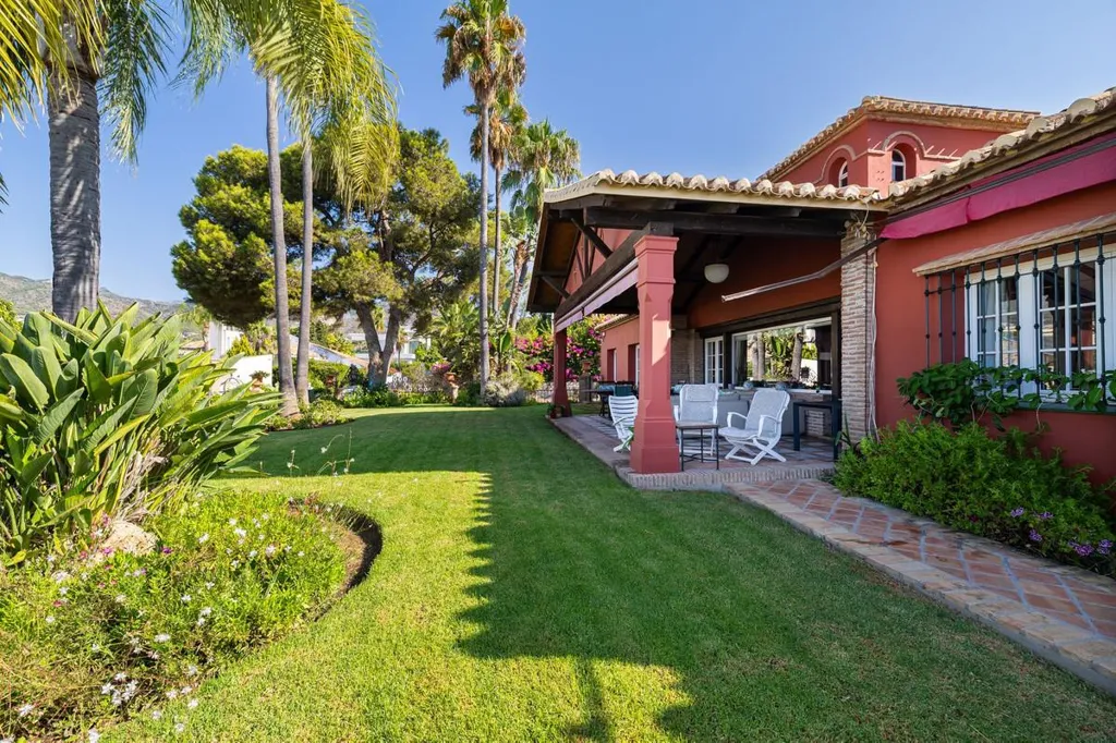 Jardin - Exclusive Villa with Private Pool in Torrequebrada