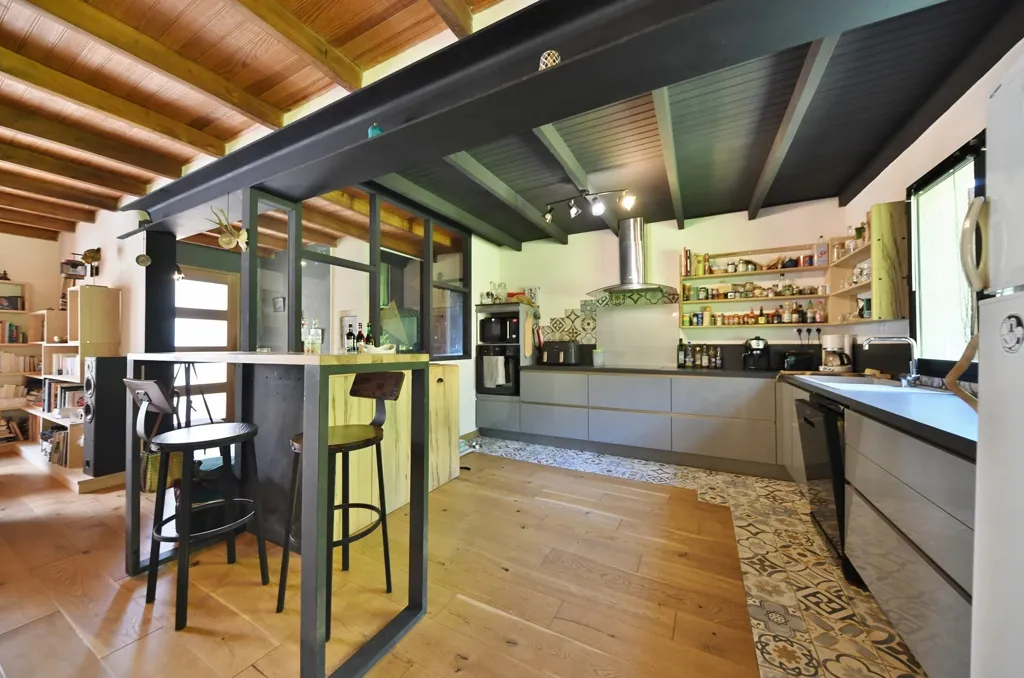 Cuisine - Villa de Plain-pied avec Piscine à Uzès