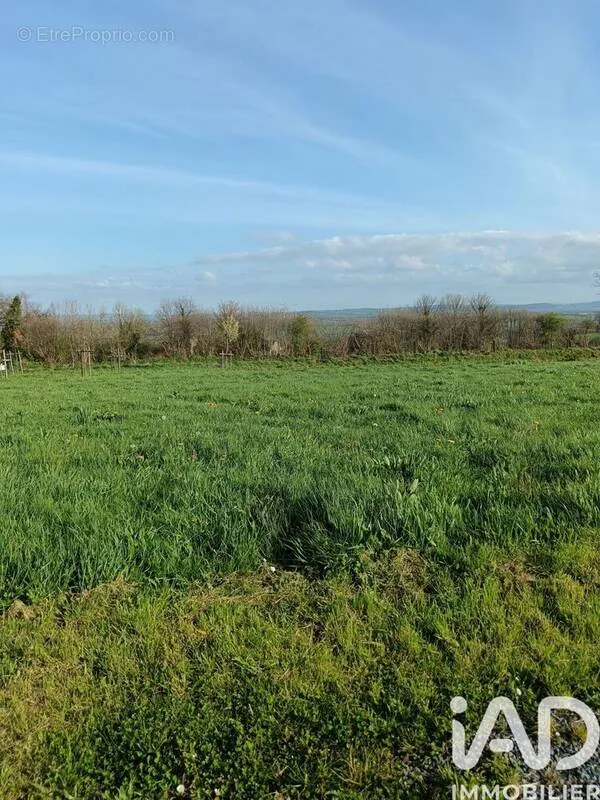 Land in Saint-Germain-D'elle