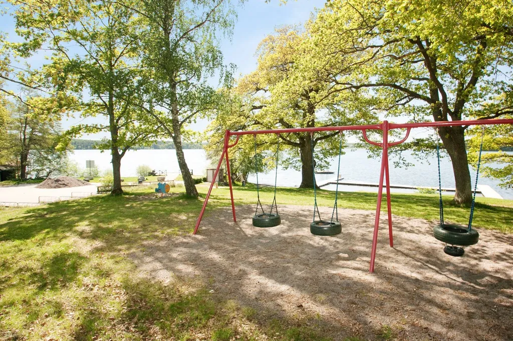 Garden - Villa with Lake View in Stenhamra