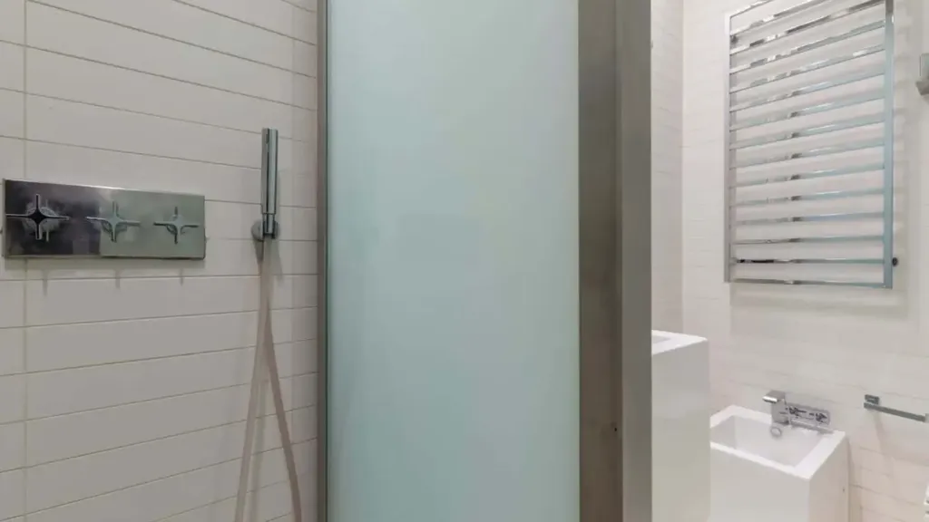 Bathrooms - Renaissance-Style Apartment with Terrace in Florence