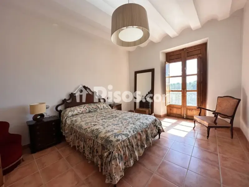 Chambres - Historic Finca with Vineyards in Requena