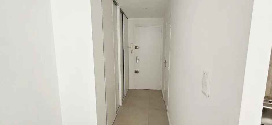 Entrée - Appartement 1 Pièce avec Ascenseur à Nîmes