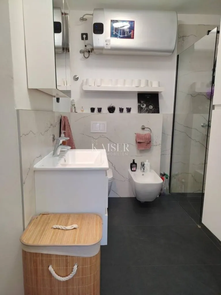 Vannitoad - Renovated Apartment with Sea View in Pula