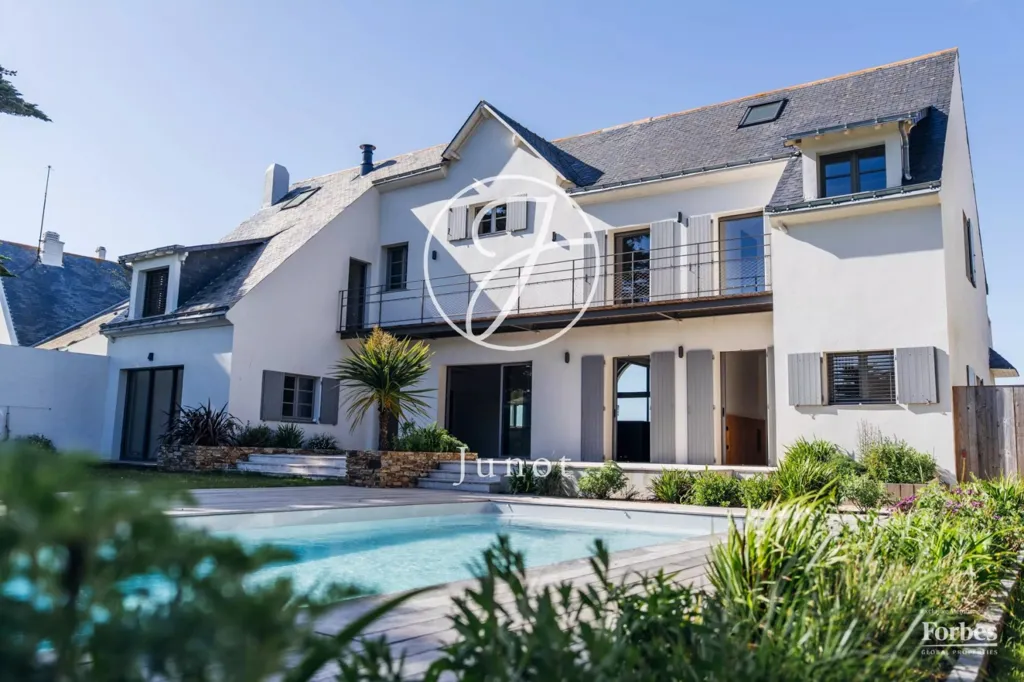 Piscine - Villa Rénovée Face à la Mer avec Piscine au Croisic