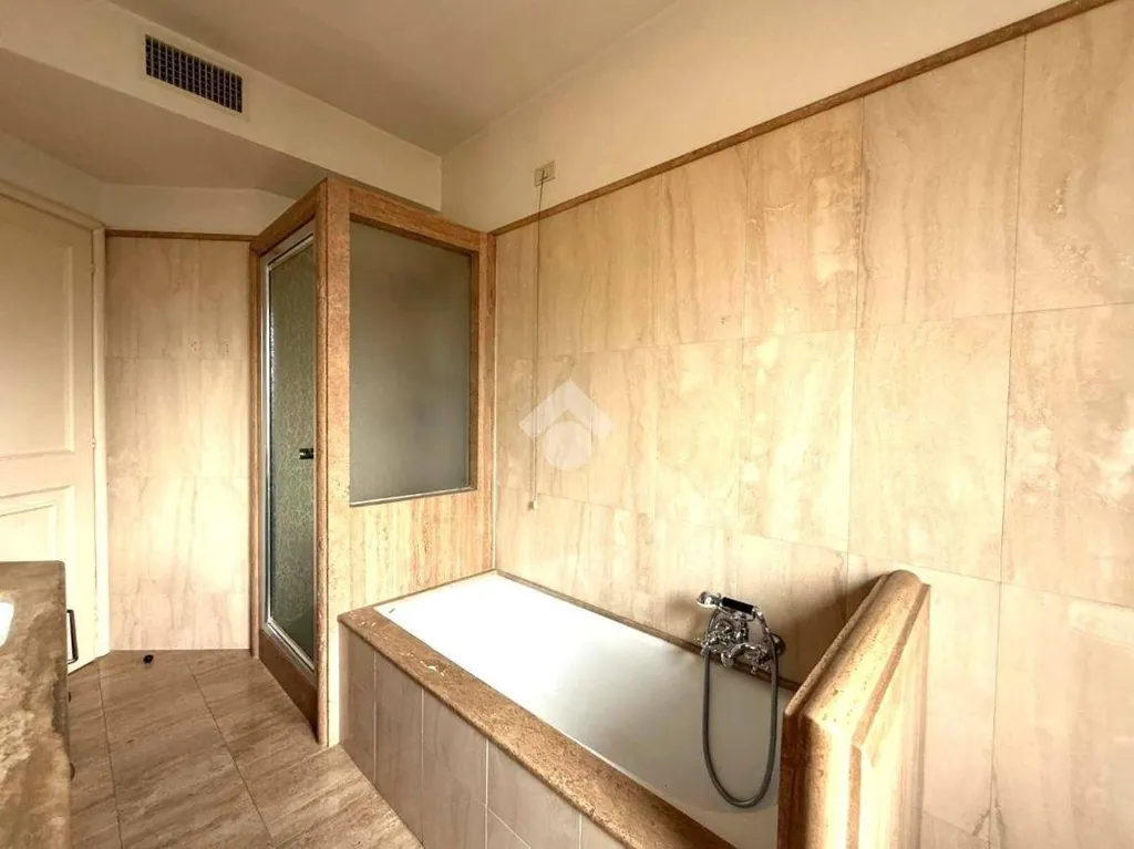 Salles de bain - Villa with Balcony in Central Trecate