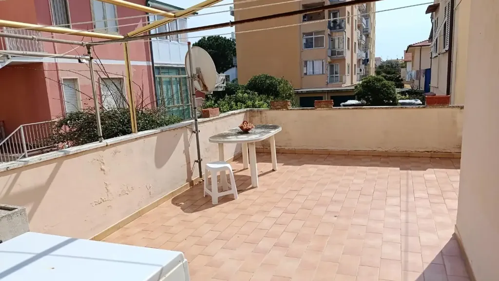 Terrasse - Spacious Apartment with Terrace in Rosignano Solvay