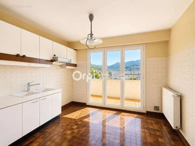 Cuisine - Appartement Traversant avec Balcon à Albertville