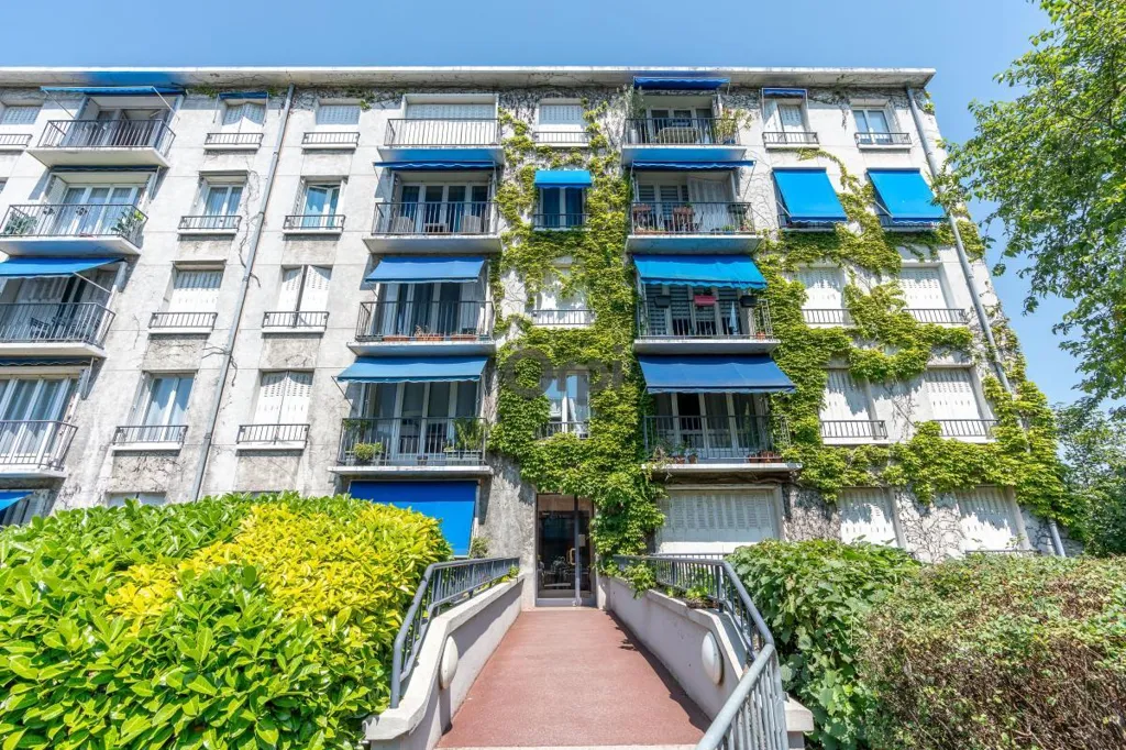 Exterior - 5-Piece Flat with Balcony in Joinville-le-Pont