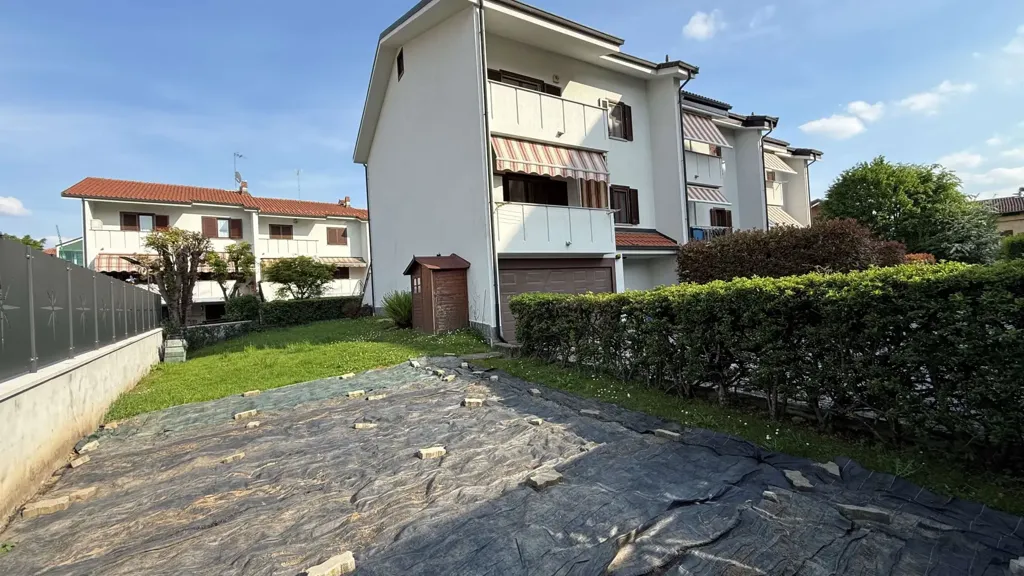 Aed - Terraced Villa with Garden in Cirie'