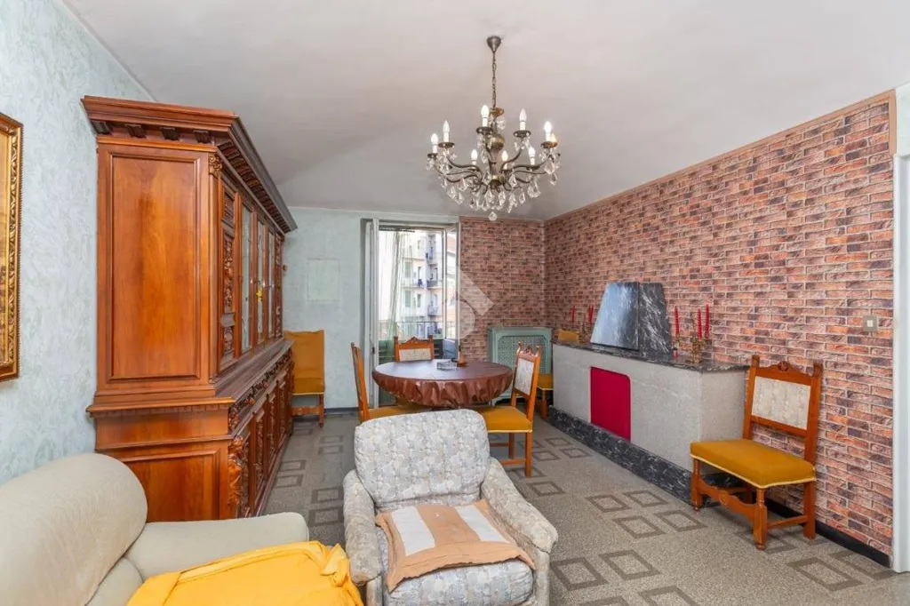 Living Room - Trilocale with Balcony in Torino